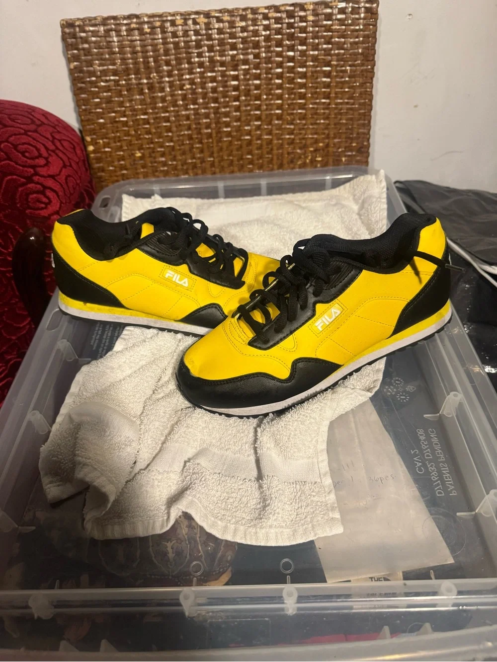 FILA Men's Yellow and Black Low-Top Sneakers